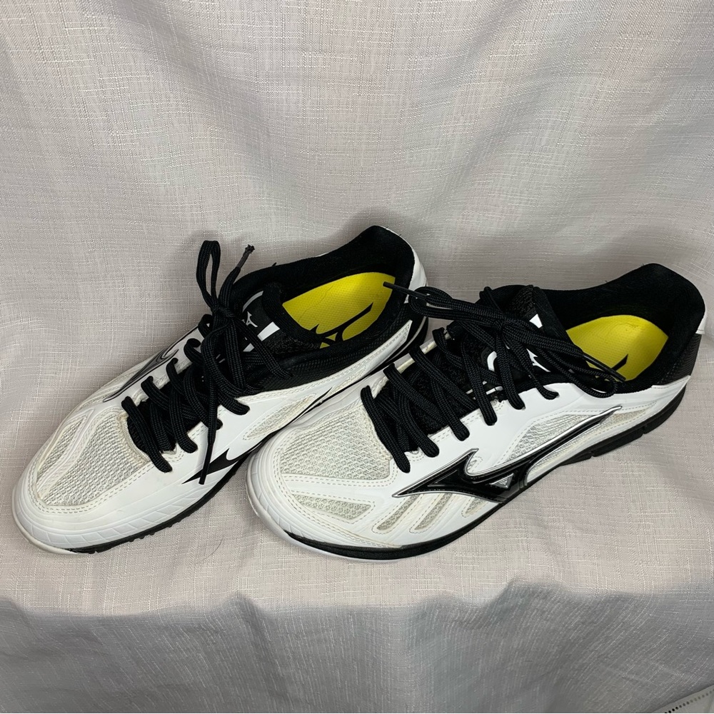 Mizuno Mens’ Player Trainers Atheltic Sneakers Shoes 
size 8